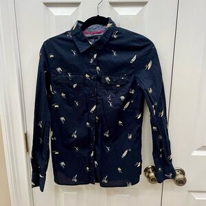 Women’s fitted Tommy Hilfiger long sleeve button up fly fishing pattern